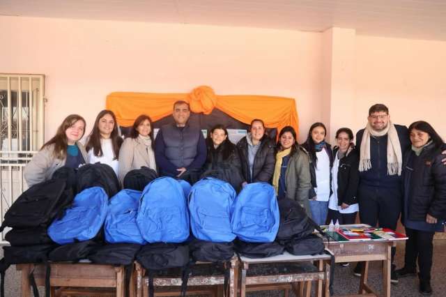 La Municipalidad de Santo Tomé muestra su compromiso con la educación y el apoyo a los estudiantes y docentes